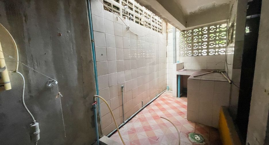 For sale 5 bedrooms townhouse in Bang Na, Bangkok