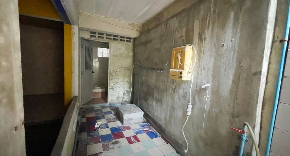 For sale 5 bedrooms townhouse in Bang Na, Bangkok
