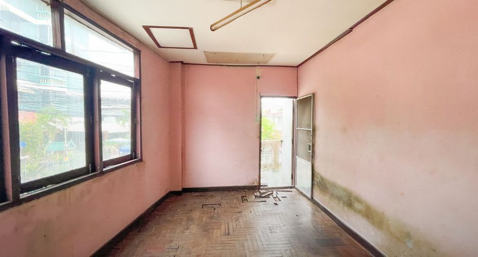 For sale 5 bedrooms townhouse in Bang Na, Bangkok