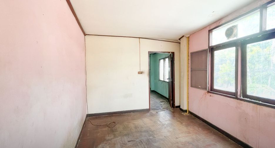 For sale 5 bedrooms townhouse in Bang Na, Bangkok