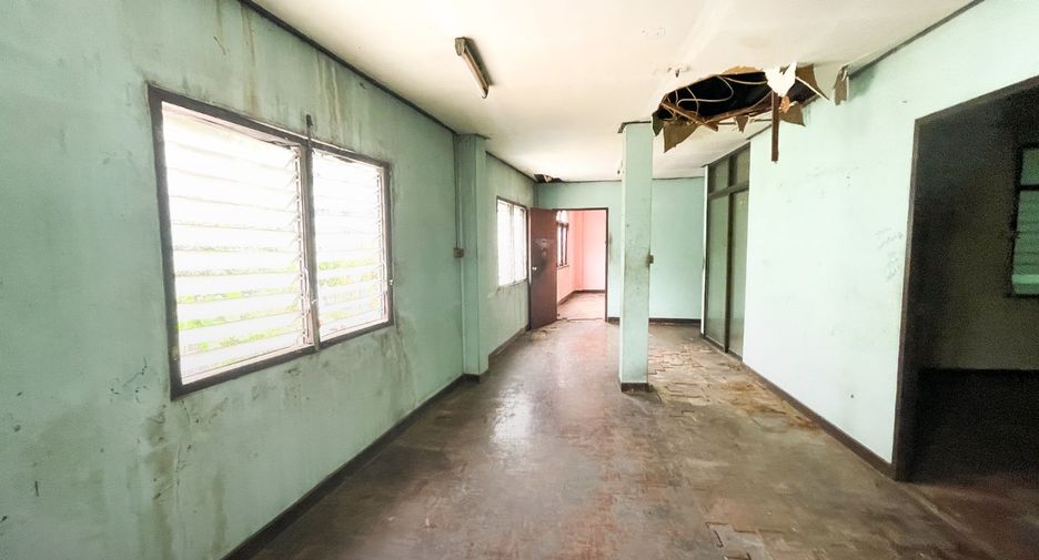 For sale 5 bedrooms townhouse in Bang Na, Bangkok