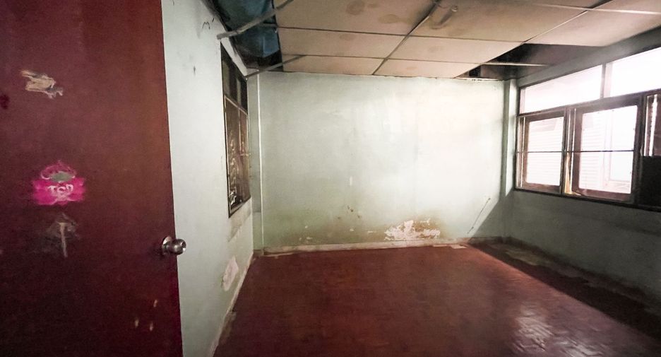 For sale 5 bedrooms townhouse in Bang Na, Bangkok