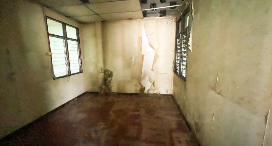For sale 5 bedrooms townhouse in Bang Na, Bangkok