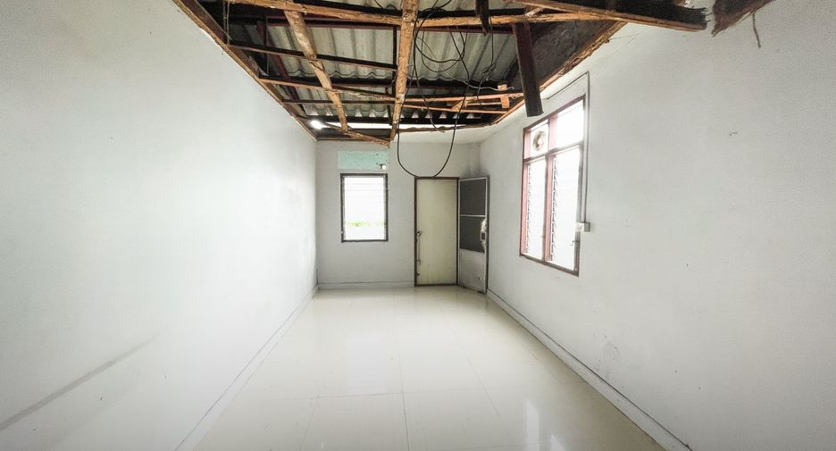 For sale 5 bedrooms townhouse in Bang Na, Bangkok