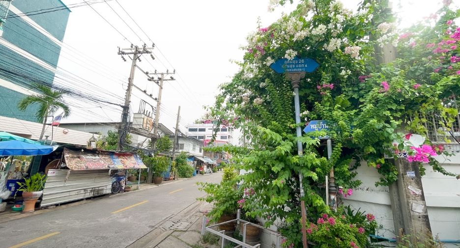For sale 5 bedrooms townhouse in Bang Na, Bangkok