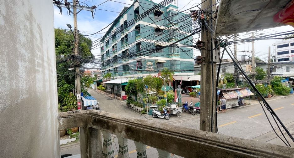For sale 5 bedrooms townhouse in Bang Na, Bangkok