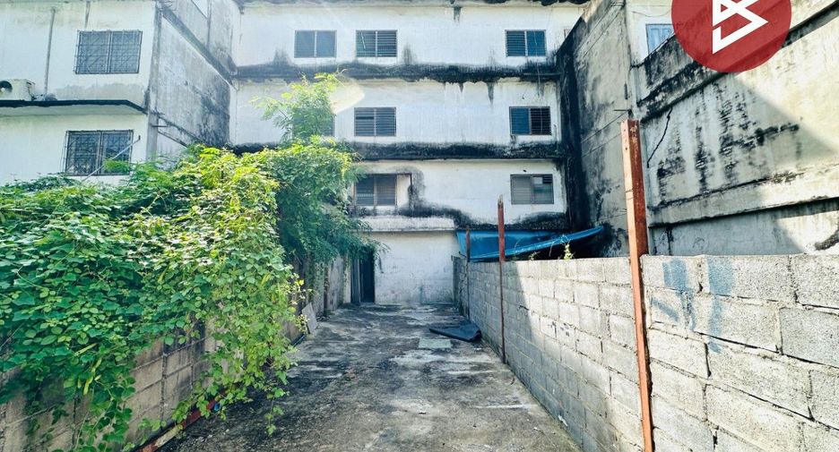 For sale 4 bedrooms retail Space in Bang Khun Thian, Bangkok