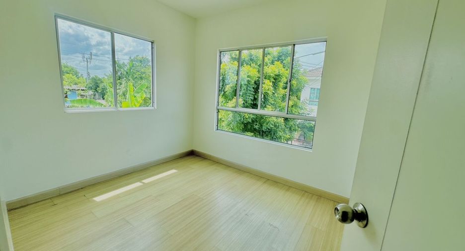 For sale 3 bedrooms townhouse in Sam Phran, Nakhon Pathom