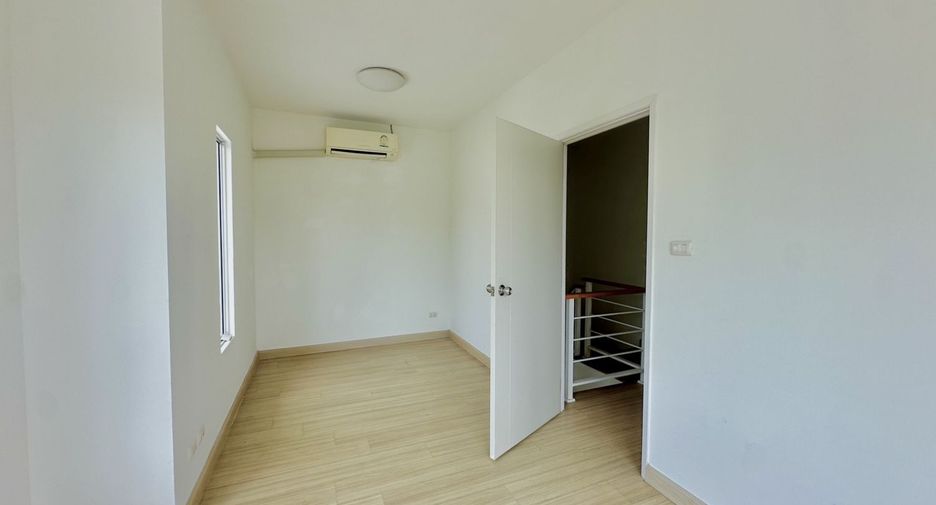 For sale 3 bedrooms townhouse in Sam Phran, Nakhon Pathom