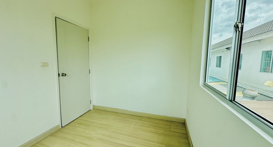 For sale 3 bedrooms townhouse in Sam Phran, Nakhon Pathom