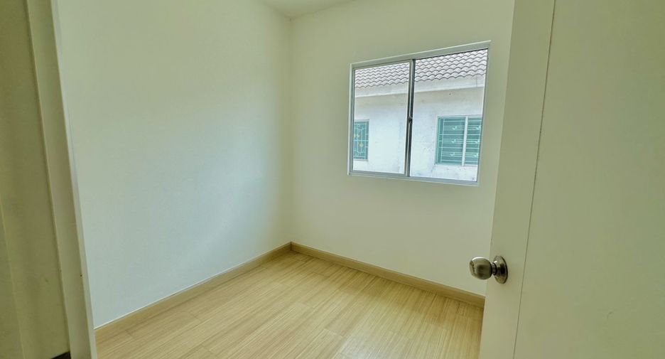 For sale 3 bedrooms townhouse in Sam Phran, Nakhon Pathom