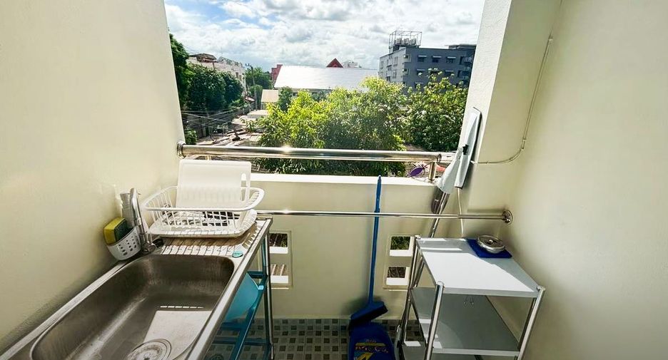 For sale 38 bedrooms apartment in Chatuchak, Bangkok