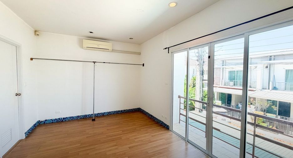 For sale 3 bedrooms townhouse in Khlong Sam Wa, Bangkok