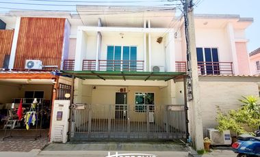 For sale 3 bedrooms townhouse in Khlong Sam Wa, Bangkok