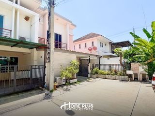 Casa adosada en venta de 3 habitaciones en Khlong Sam Wa, Bangkok