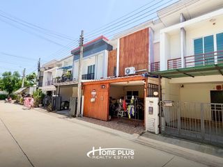 Casa adosada en venta de 3 habitaciones en Khlong Sam Wa, Bangkok