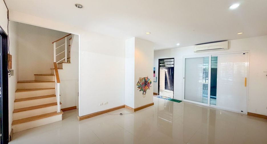 For sale 3 bedrooms townhouse in Khlong Sam Wa, Bangkok