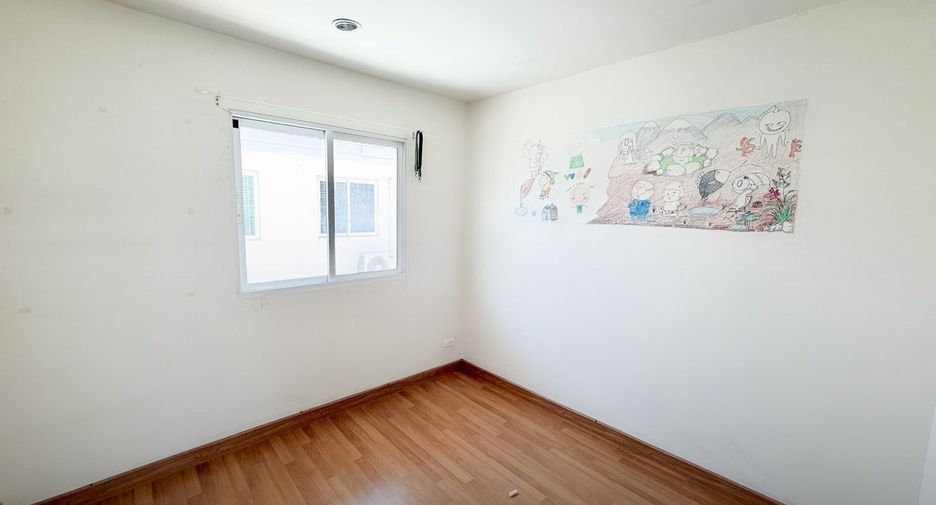 For sale 3 bedrooms townhouse in Khlong Sam Wa, Bangkok