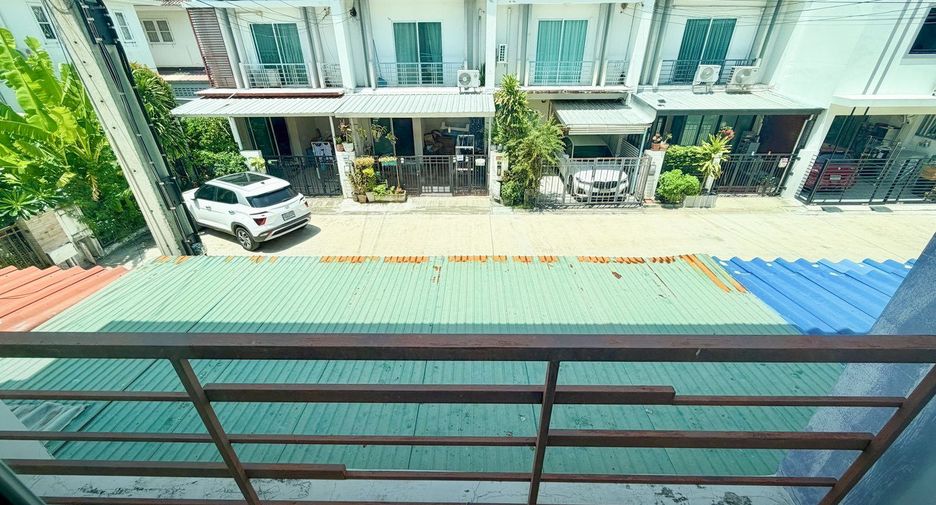 For sale 3 bedrooms townhouse in Khlong Sam Wa, Bangkok