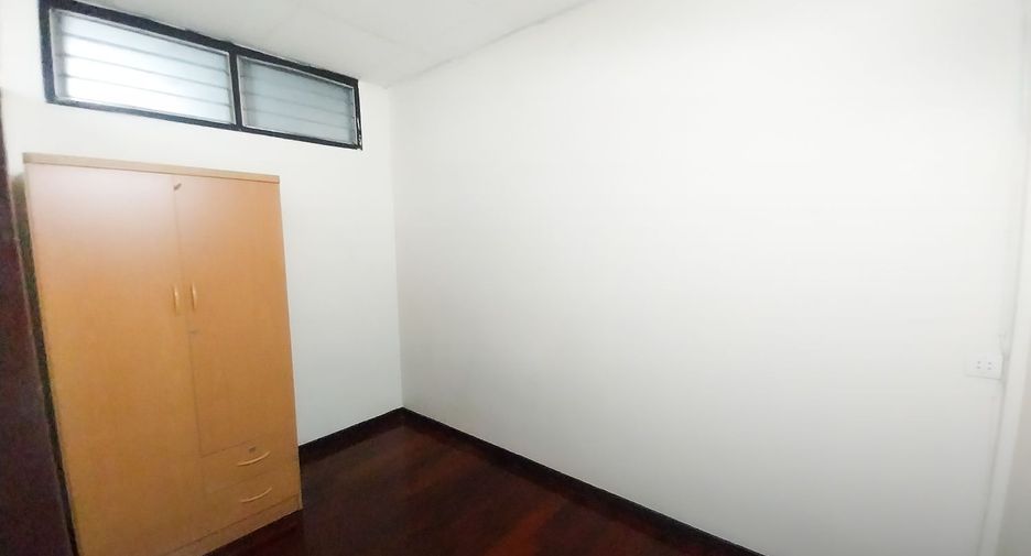 For rent 2 bedrooms townhouse in Chom Thong, Bangkok