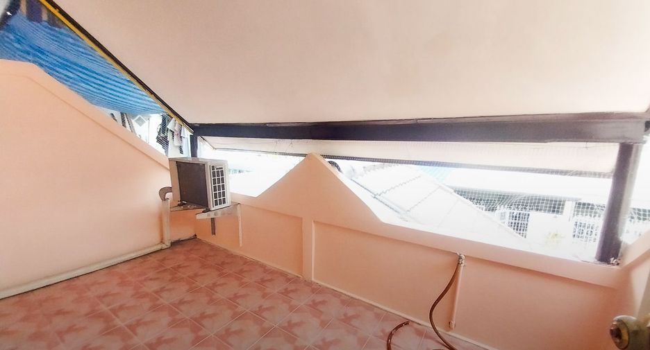 For rent 2 bedrooms townhouse in Chom Thong, Bangkok