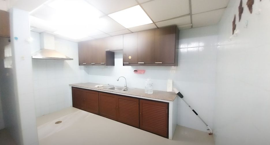 For rent 2 bedrooms townhouse in Chom Thong, Bangkok