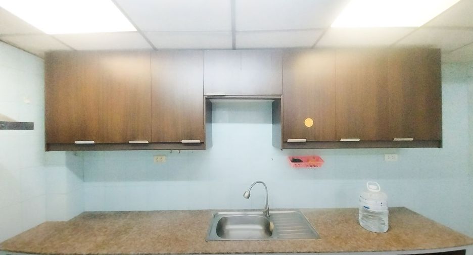 For rent 2 bedrooms townhouse in Chom Thong, Bangkok