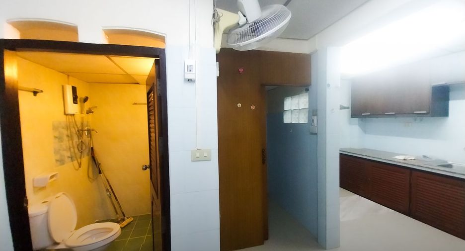 For rent 2 bedrooms townhouse in Chom Thong, Bangkok