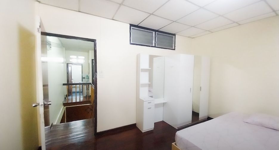 For rent 2 bedrooms townhouse in Chom Thong, Bangkok
