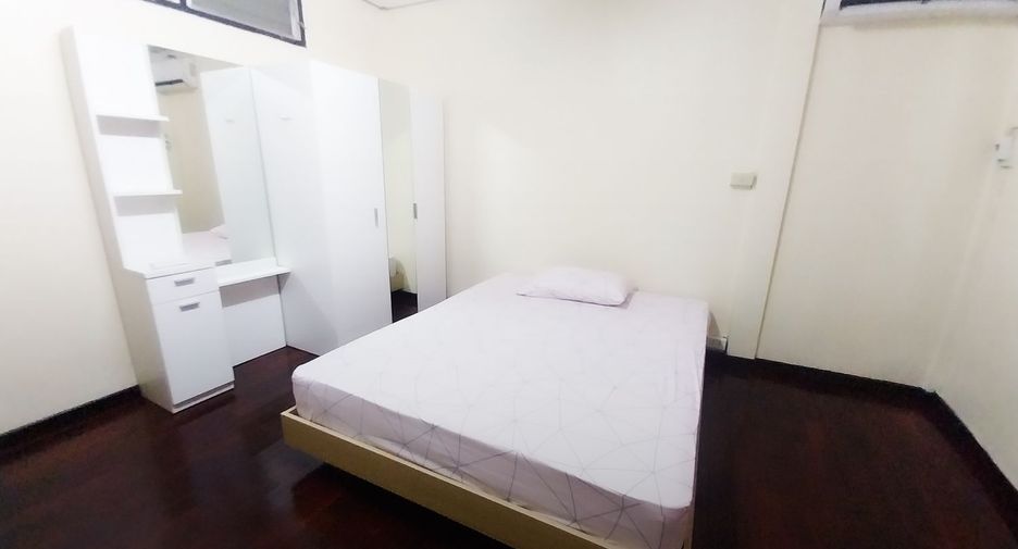 For rent 2 bedrooms townhouse in Chom Thong, Bangkok