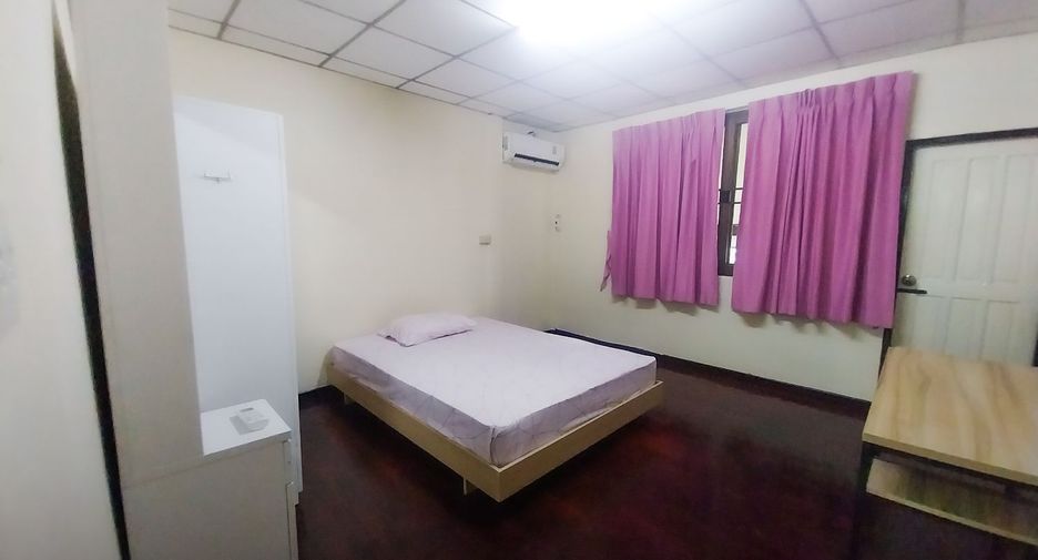 For rent 2 bedrooms townhouse in Chom Thong, Bangkok