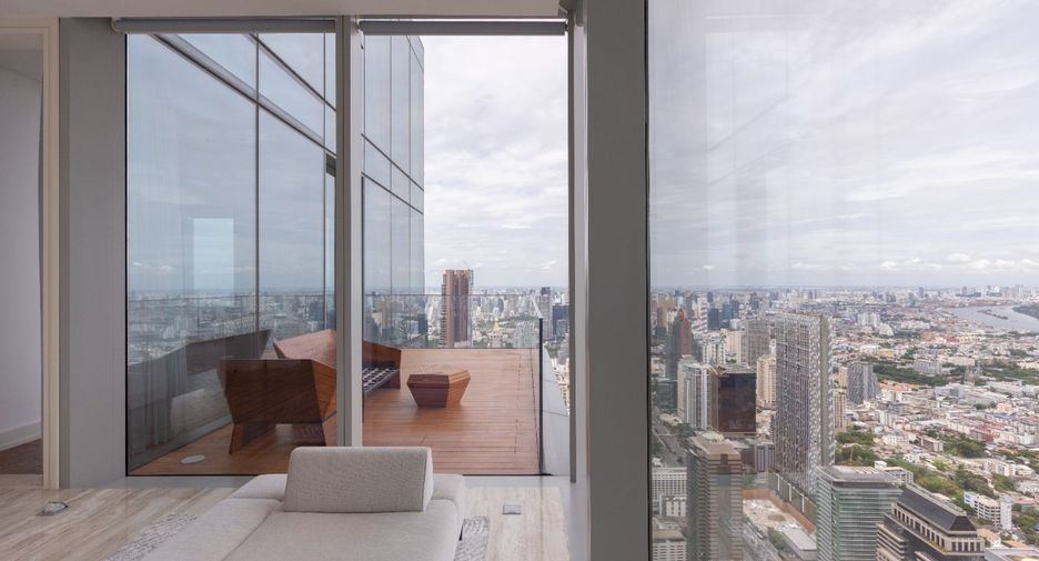 For rent 4 bedrooms condo in Sathon, Bangkok