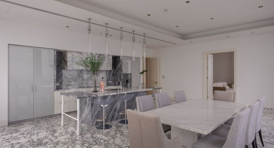 For rent 4 bedrooms condo in Sathon, Bangkok