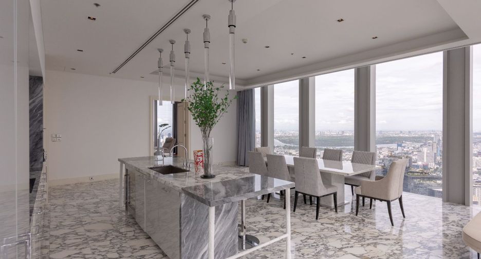 For rent 4 bedrooms condo in Sathon, Bangkok