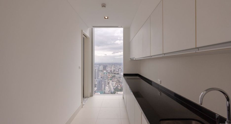For rent 4 bedrooms condo in Sathon, Bangkok