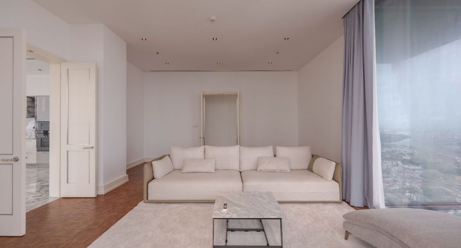 For rent 4 bedrooms condo in Sathon, Bangkok