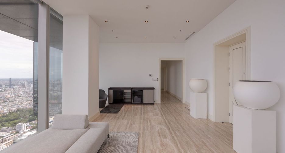 For rent 4 bedrooms condo in Sathon, Bangkok