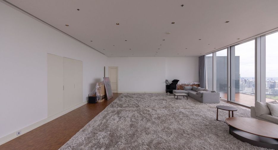 For rent 4 bedrooms condo in Sathon, Bangkok