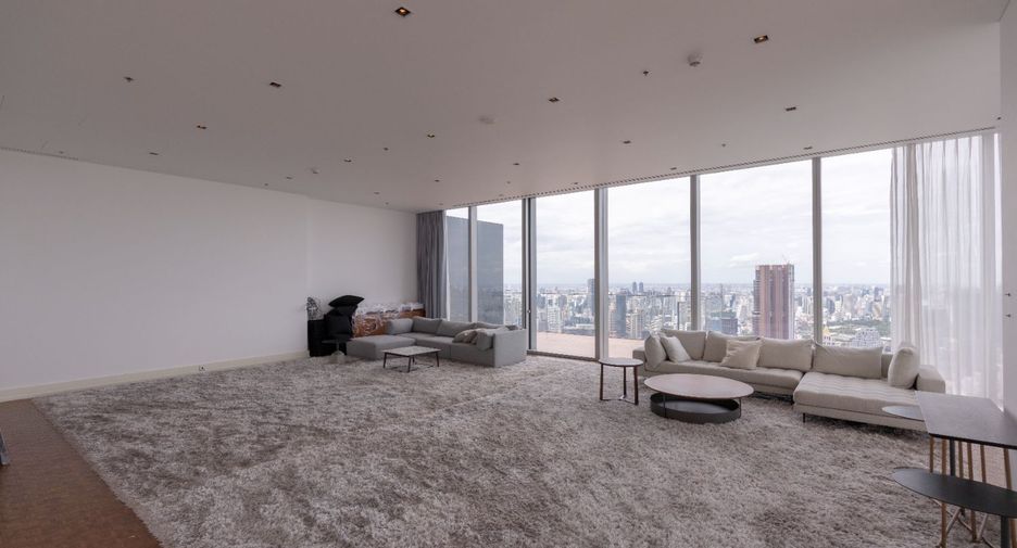 For rent 4 bedrooms condo in Sathon, Bangkok