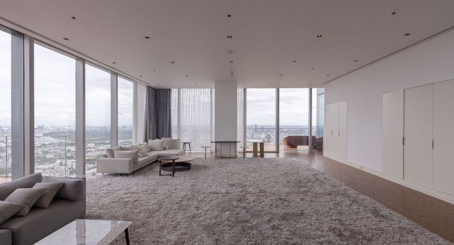 For rent 4 bedrooms condo in Sathon, Bangkok