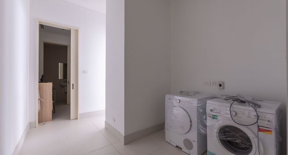 For rent 4 bedrooms condo in Sathon, Bangkok