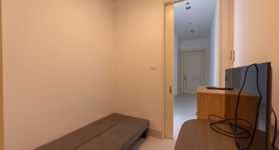 For rent 4 bedrooms condo in Sathon, Bangkok