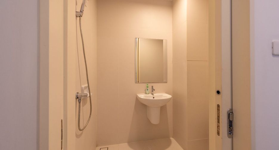 For rent 4 bedrooms condo in Sathon, Bangkok
