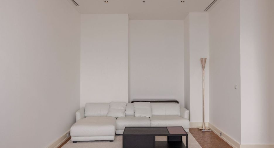 For rent 4 bedrooms condo in Sathon, Bangkok