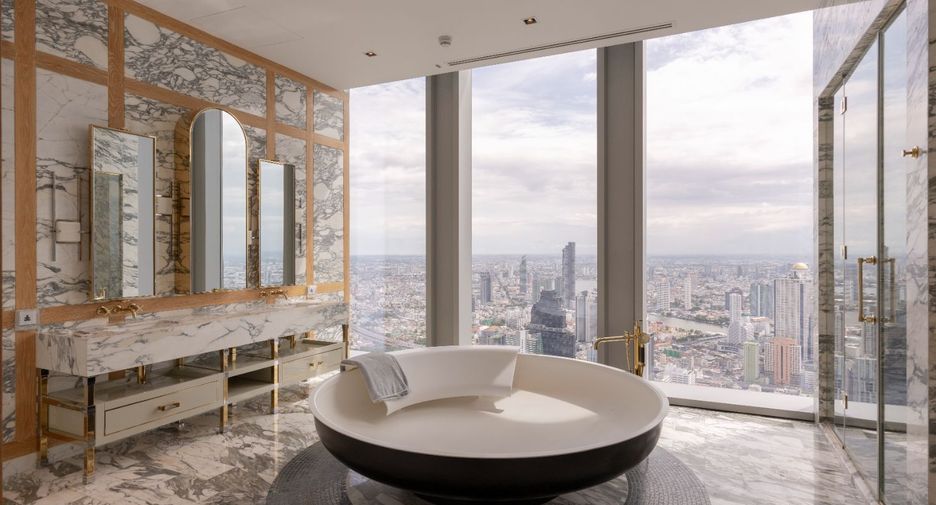 For rent 4 bedrooms condo in Sathon, Bangkok