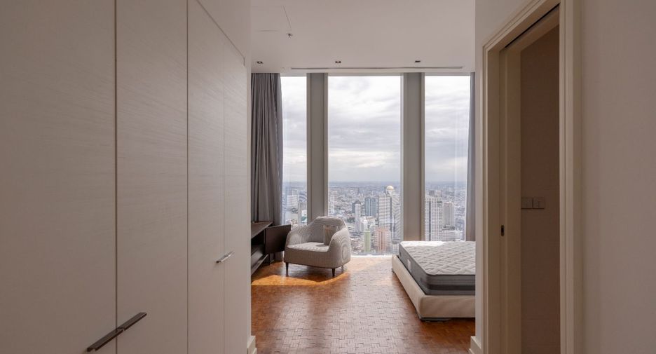 For rent 4 bedrooms condo in Sathon, Bangkok