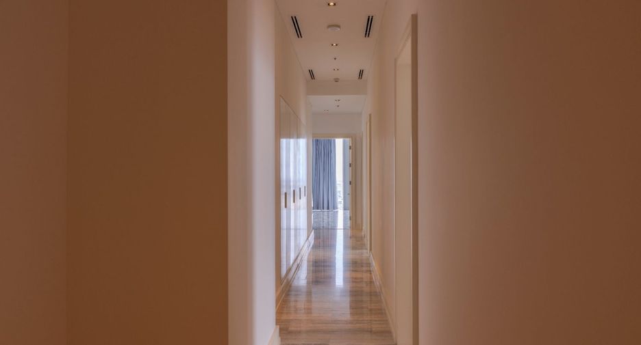 For rent 4 bedrooms condo in Sathon, Bangkok