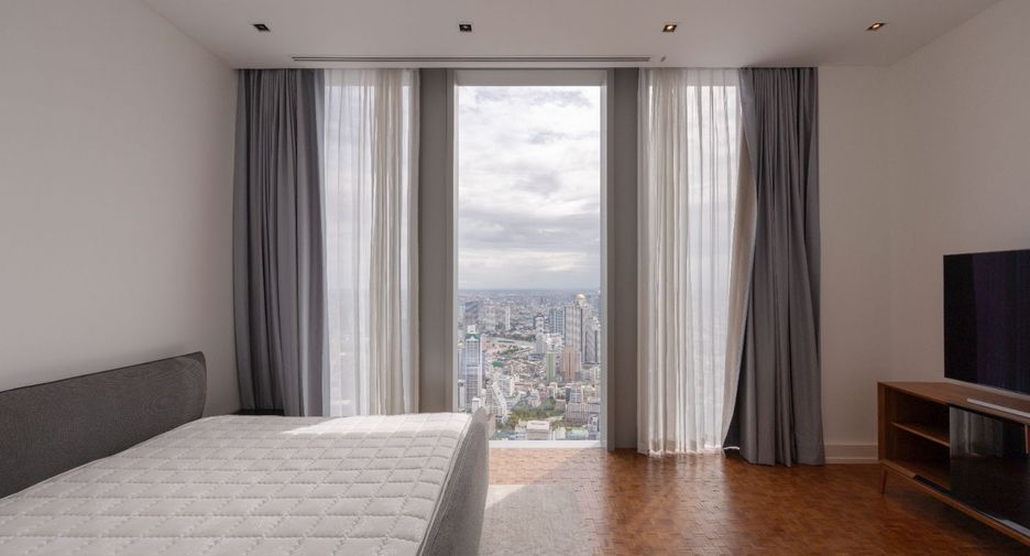 For rent 4 bedrooms condo in Sathon, Bangkok