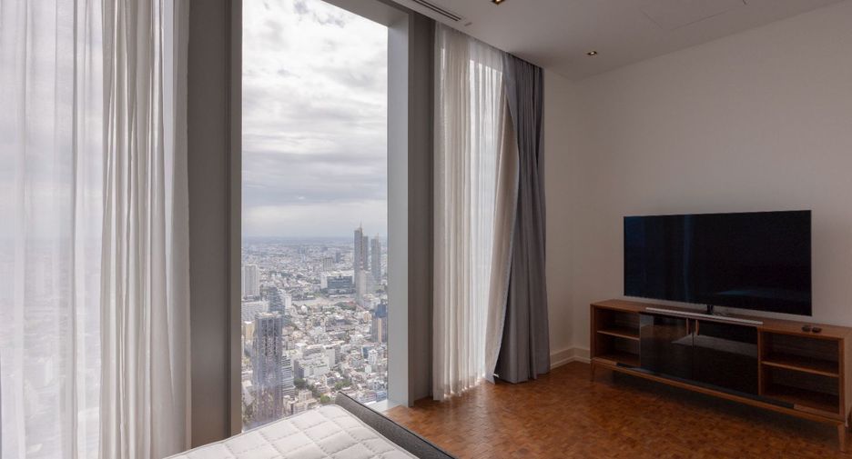 For rent 4 bedrooms condo in Sathon, Bangkok