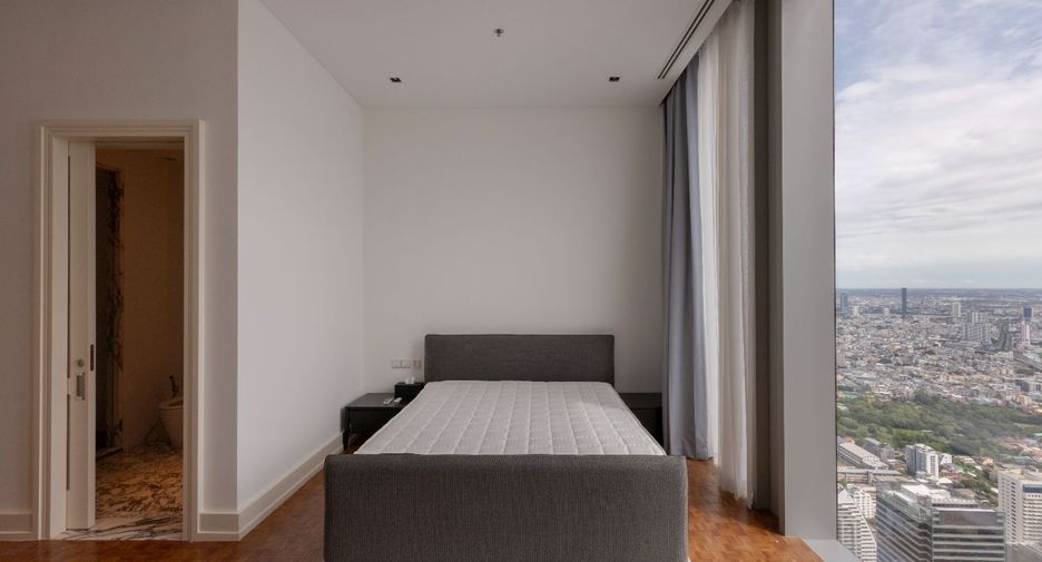For rent 4 bedrooms condo in Sathon, Bangkok